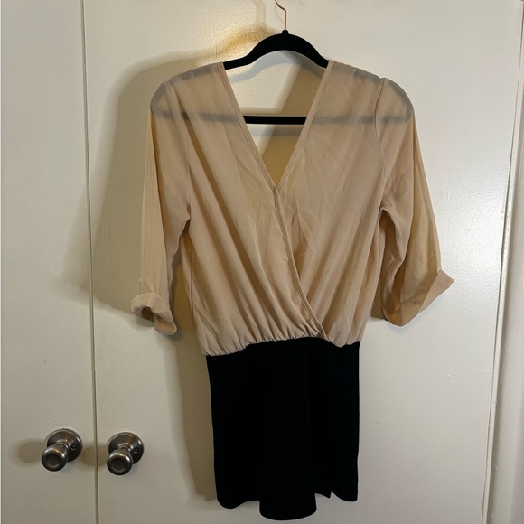 Chic Two-Tone V-Neck Romper - Picture 1 of 10